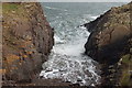 NT6381 : A rocky inlet at St Baldred's Cradle by Jim Barton