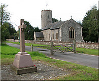 TG1807 : St Andrew's church and war memorial, Colney by Evelyn Simak