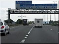 M4 Motorway - preparing to leave at junction 19, eastbound