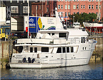 J5082 : Motor yacht 'Voyager' at Bangor by Rossographer