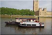 TQ3079 : Boats on the Thames by N Chadwick