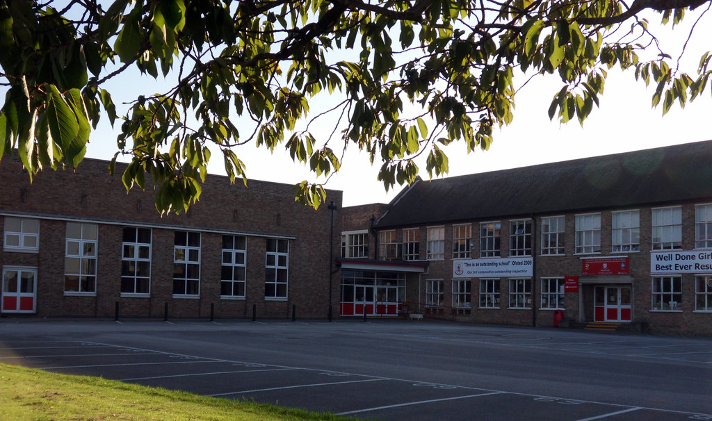 Pensby Girls High School © J Scott cc-by-sa/2.0 :: Geograph Britain and ...