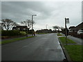 Approaching the junction of Alinora Crescent and Parklands Avenue