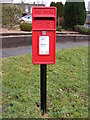 TM3878 : Chichester Road Postbox by Geographer