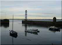 NT2577 : Newhaven Harbour by kim traynor