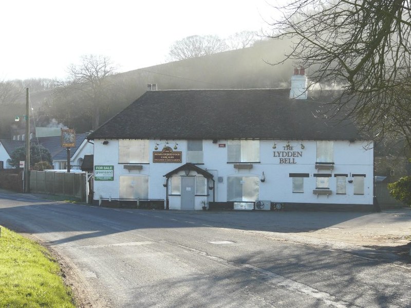 The Lydden Bell, Lydden Hill © John Baker cc-by-sa/2.0 :: Geograph ...