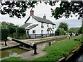 SO9868 : Tardebigge  Lock No 53 and cottage, Worcestershire by Roger  D Kidd