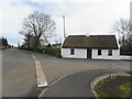 J0587 : Thatched cottage, Cranfield by Kenneth  Allen