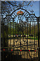 TQ2172 : Edwardian gates, Robin Hood Gate, Richmond Park by Jim Osley