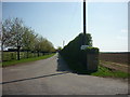 The way to Cliff Farm on Redbourne Mere (road)