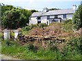 V7524 : Derelict house on the west side of the road to Mizen Head - Corran Beg Townland by Mac McCarron