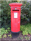 TM2648 : Warren Hill Road Postbox by Geographer