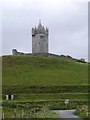 R0695 : Doonagore Castle by John M