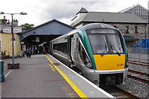 V9790 : Train at Killarney Station by Ian Taylor