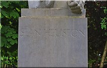 O1334 : Inscription below the bust of Seán Heuston, Phoenix Park, Dublin by P L Chadwick