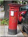 "Anonymous" (Victorian) postbox, Blenheim Gardens / Grosvenor Gardens, NW2