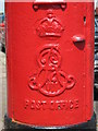 TQ2487 : Edward VII postbox, Hamilton Road, NW11 - royal cipher by Mike Quinn