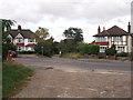 Kinnaird Avenue crosses Kings Avenue