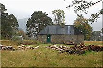 NN8492 : Ruigh-aiteachain bothy, Glen Feshie by Jim Barton