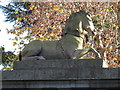 Unicorn sculpture above gate, Kew Gardens