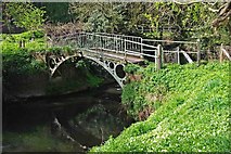 SO8480 : Footbridge over the River Stour near Austcliff Bridge by P L Chadwick