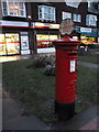 Hinchley Wood: postbox № KT10 214, Manor Road North