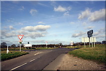 SU6388 : A4130 cross roads by Roger Templeman