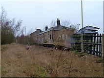 SE2503 : Redundant platform at Penistone railway station by Graham Hogg