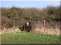 SU1586 : Gate, Pickard's Small Field former allotment site by Vieve Forward
