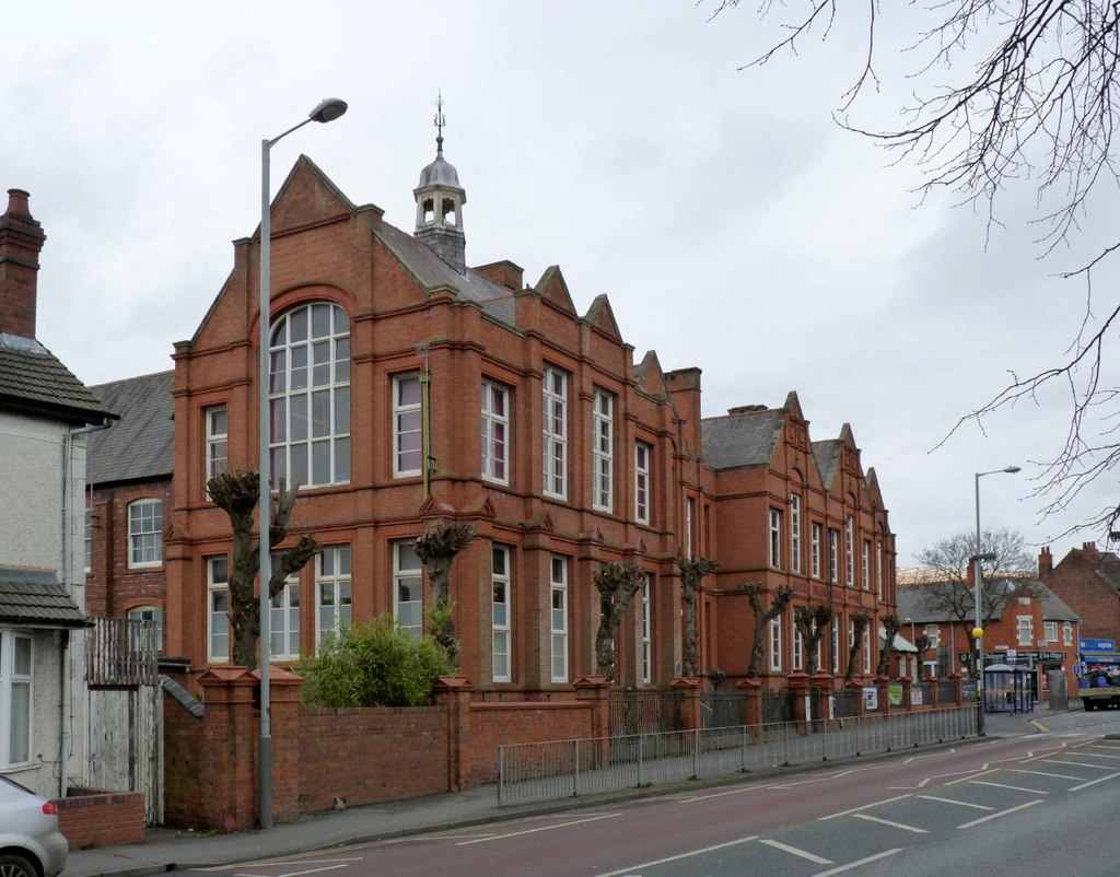 Wolverhampton Municipal Grammar School © Alan Murray-Rust cc-by-sa/2.0 ...