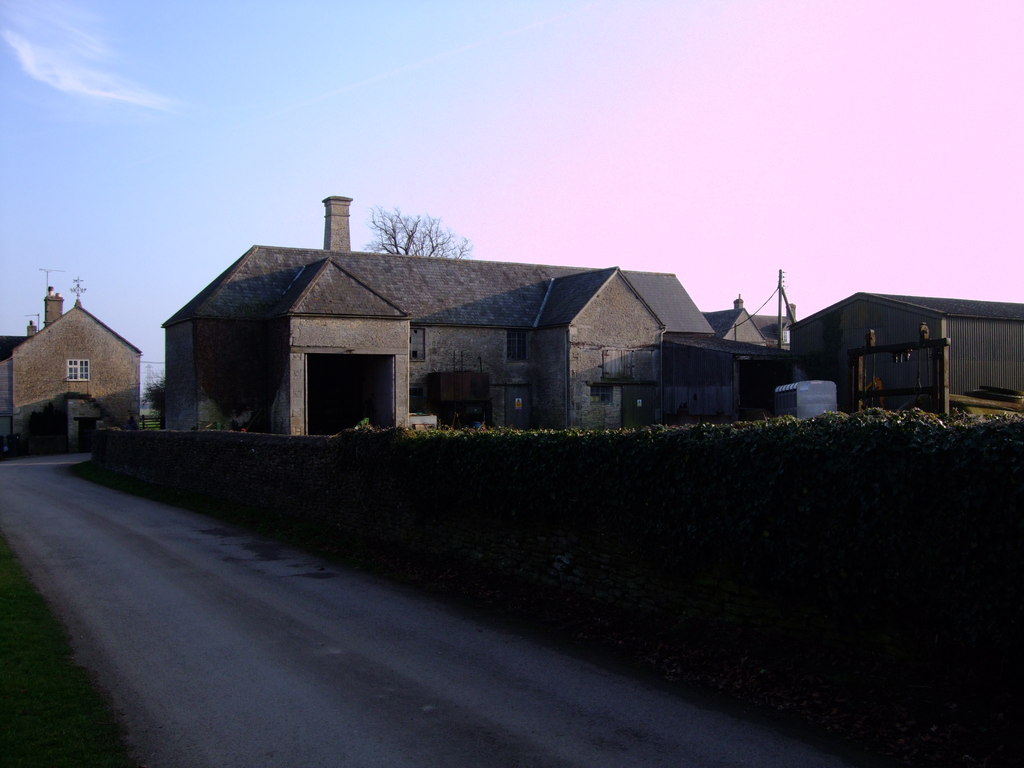 Barn, Chesterton Farm, Cirencester © Vieve Forward Cc-by-sa/2.0 ...