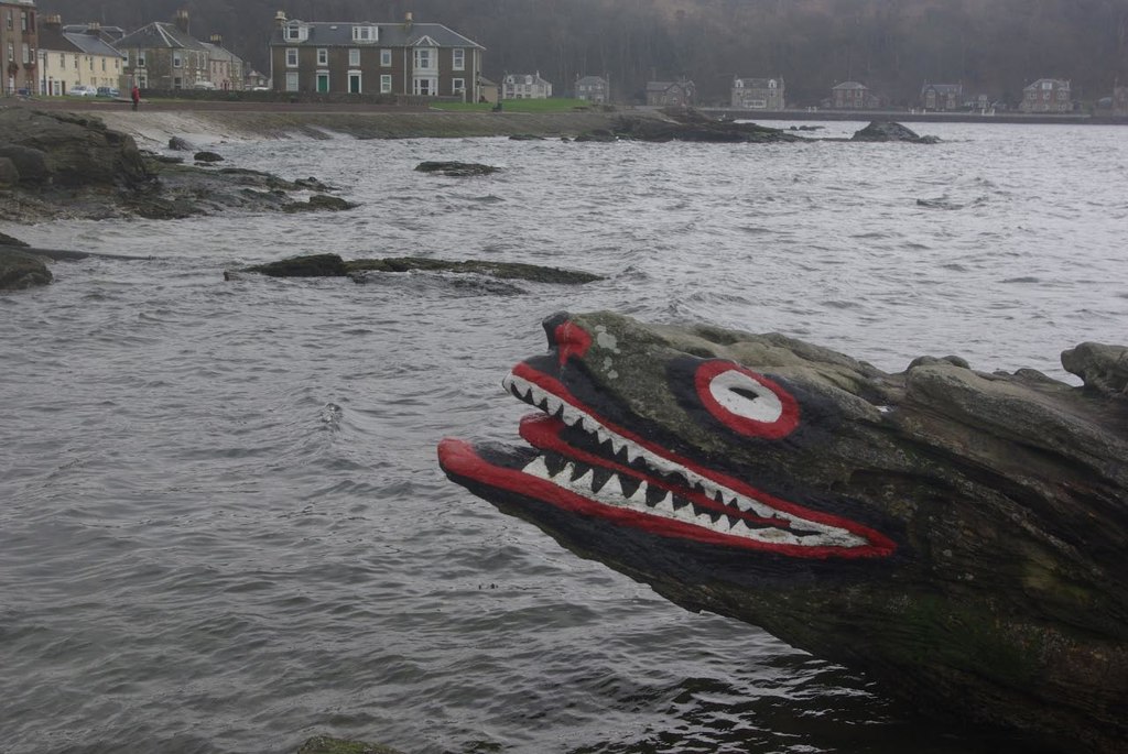 Crocodile Rock © Stephen McKay cc-by-sa/2.0 :: Geograph Britain and Ireland