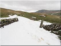 SD8773 : Snowdrift on Cow Close by Chris Heaton