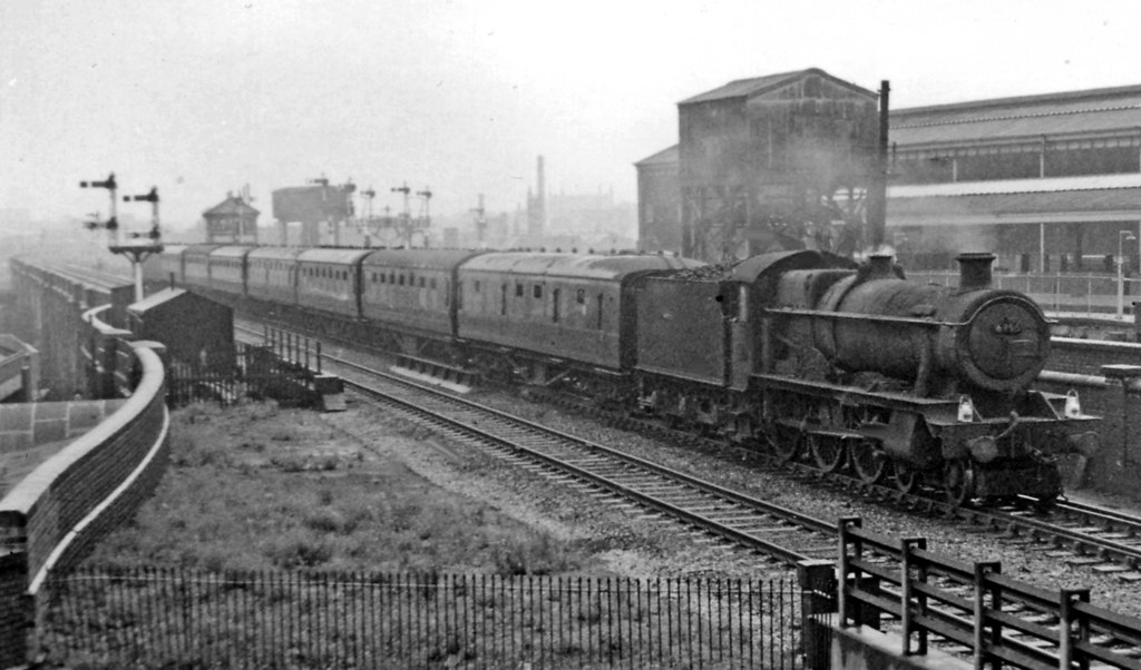 Margate - Wolverhampton express passing... © Ben Brooksbank cc-by-sa/2. ...