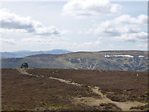NN8030 : Path and cairn on summit of Auchnafree Hill by Alan O'Dowd