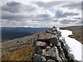 NO1697 : Drystane dyke and snowdrift remnant on Carn Liath by Alan O'Dowd