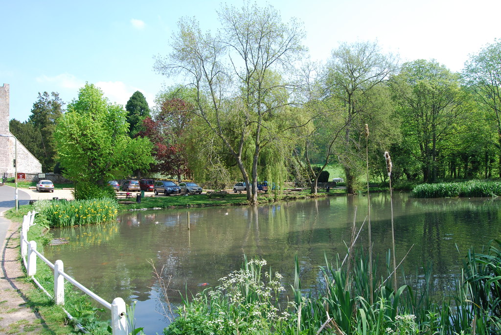 Village pond, Buriton (1) © Barry Shimmon cc-by-sa/2.0 :: Geograph ...