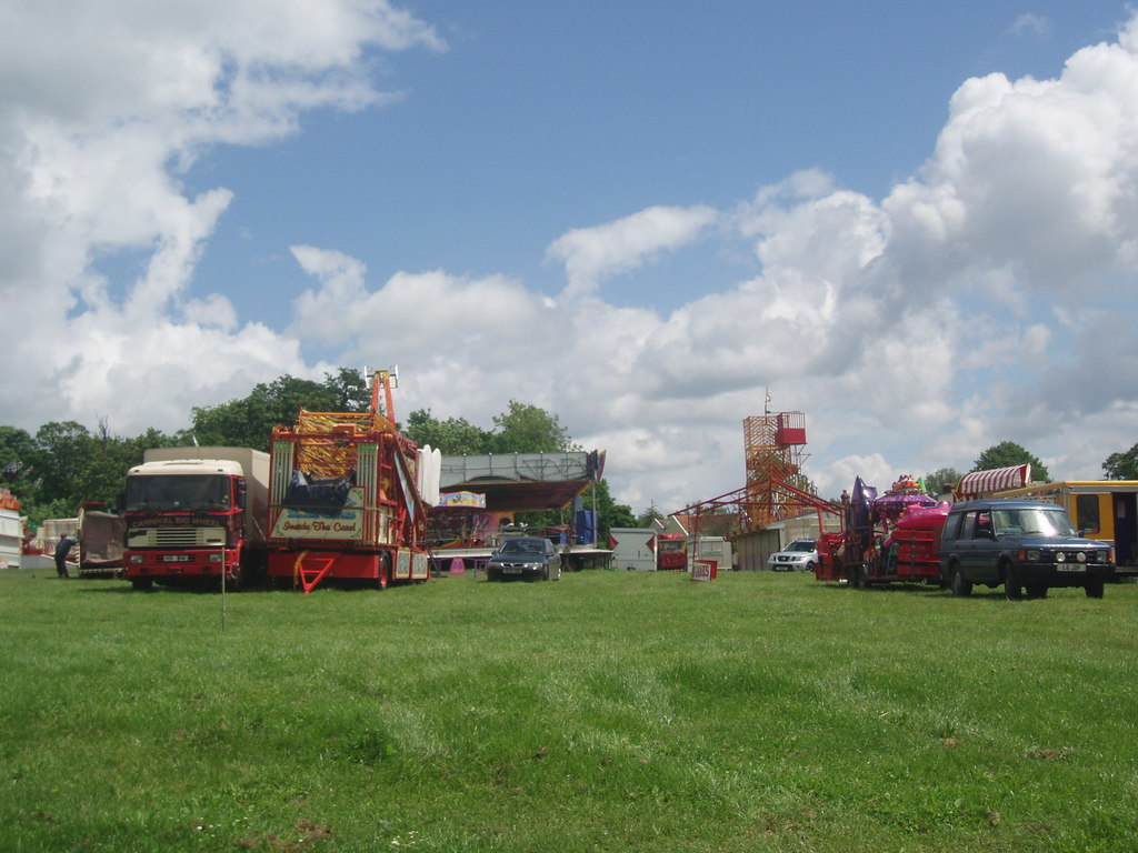 fun-fair-setting-up-at-long-melford-bikeboy-cc-by-sa-2-0-geograph