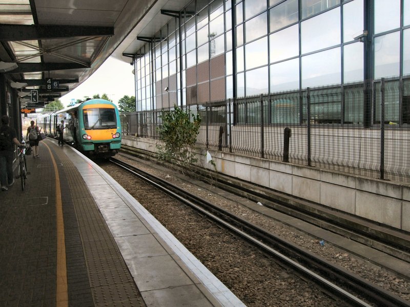 Train at Ashford International Station © Paul Gillett cc