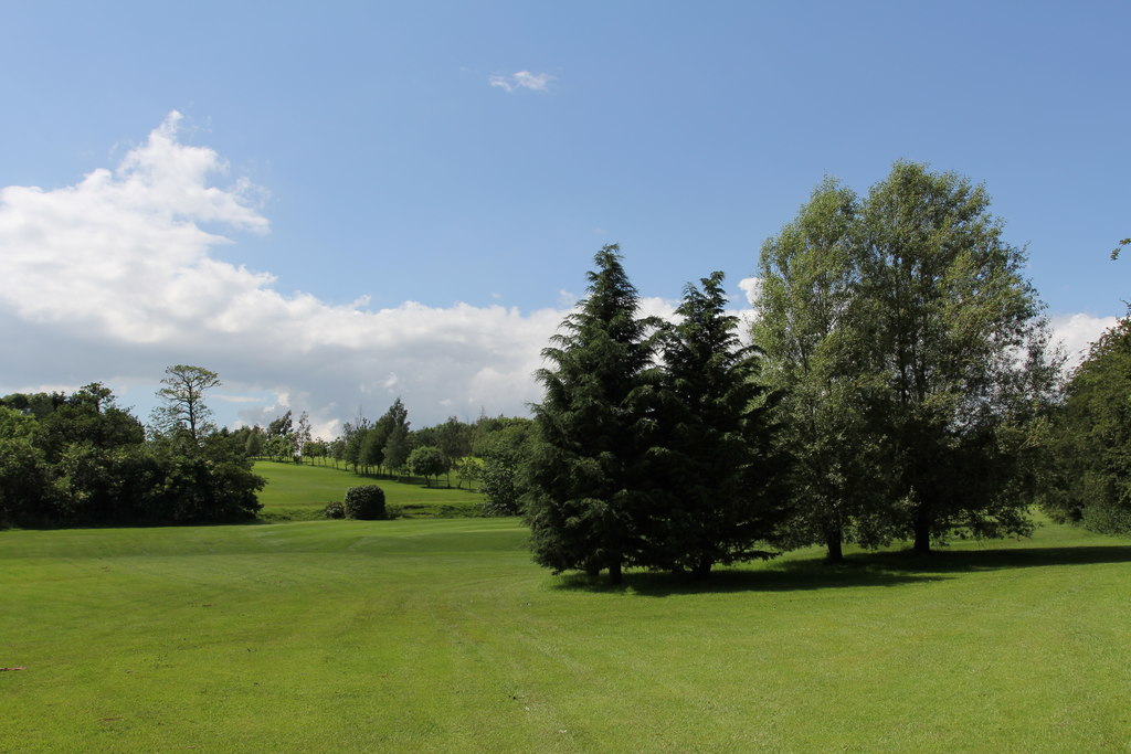 Spofforth Moor Golf Course © David Rogers ccbysa/2.0 Geograph