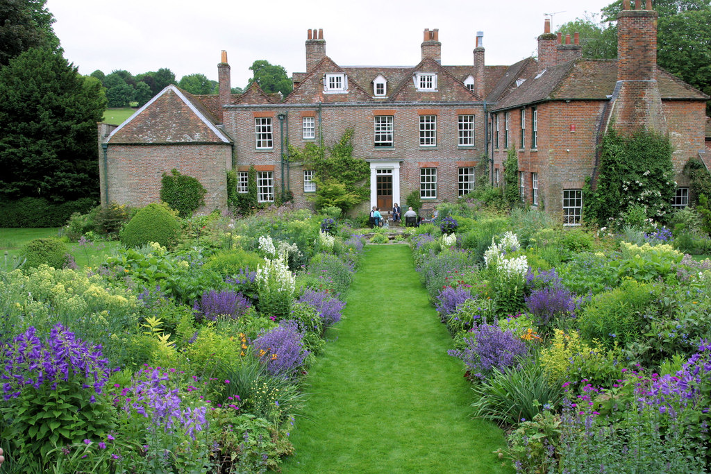 Bramdean House and garden © Stuart Logan cc-by-sa/2.0 :: Geograph ...