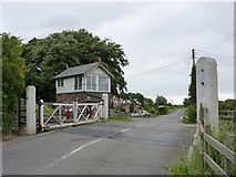 TF0958 : Scopwick Signal Box and level crossing  by Alan Murray-Rust