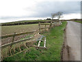 SX8453 : Broken fence east of Bruckton Cross by Robin Stott
