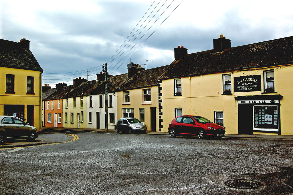 milltown-malbay-flag-road-n67-to-sw-joseph-mischyshyn-cc-by-sa-2-0-geograph-ireland