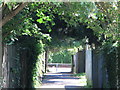 Footpath between Blackwell Road and Waterside, WD4