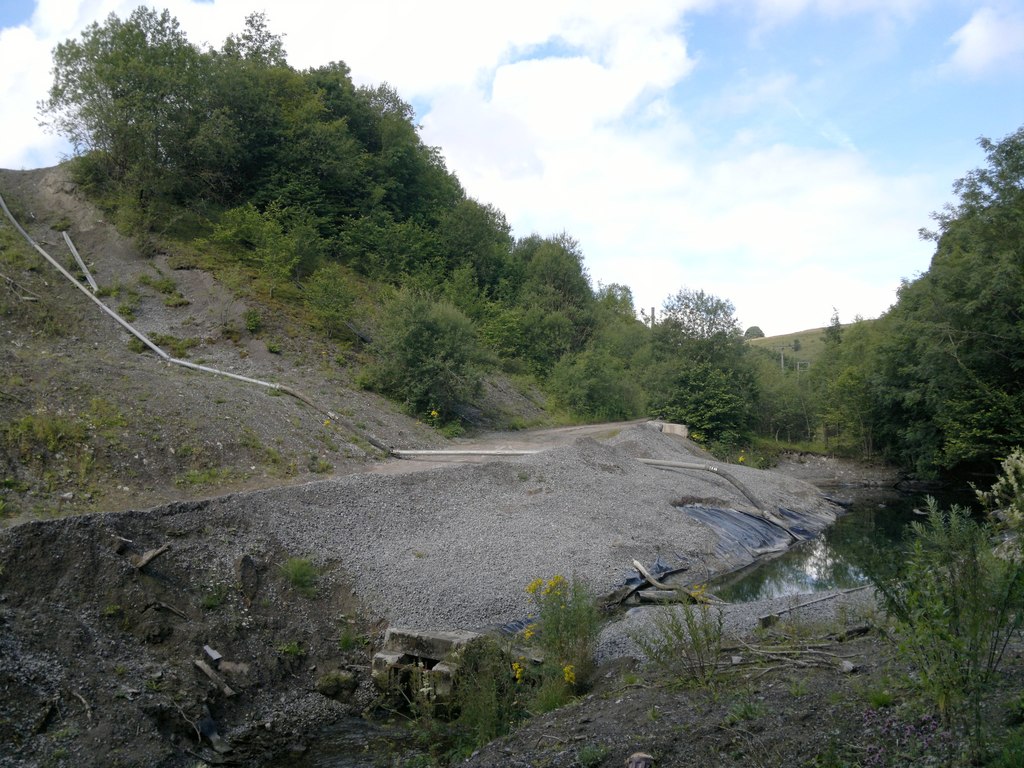 Settling pond below Topley Pike Quarry © Chris Morgan cc-by-sa/2.0 ...