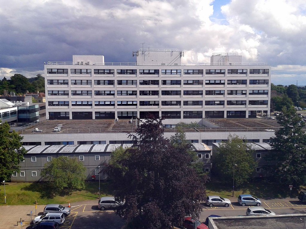 the-john-radcliffe-maternity-hospital-steve-daniels-cc-by-sa-2-0