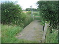 Footbridge and signpost on the path from Martin to Kirkby Green