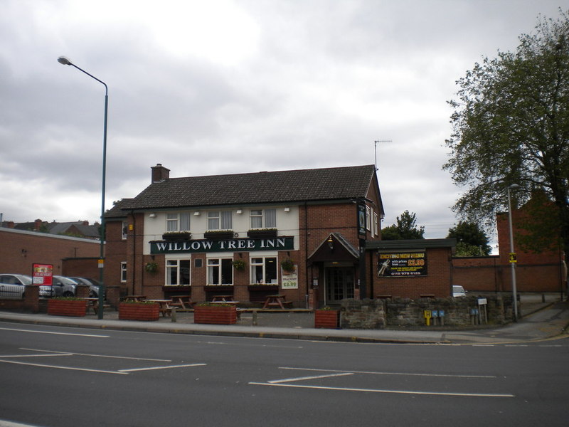 Willow Tree Inn, Nottingham Road, New... © Richard Vince cc-by-sa/2.0 ...