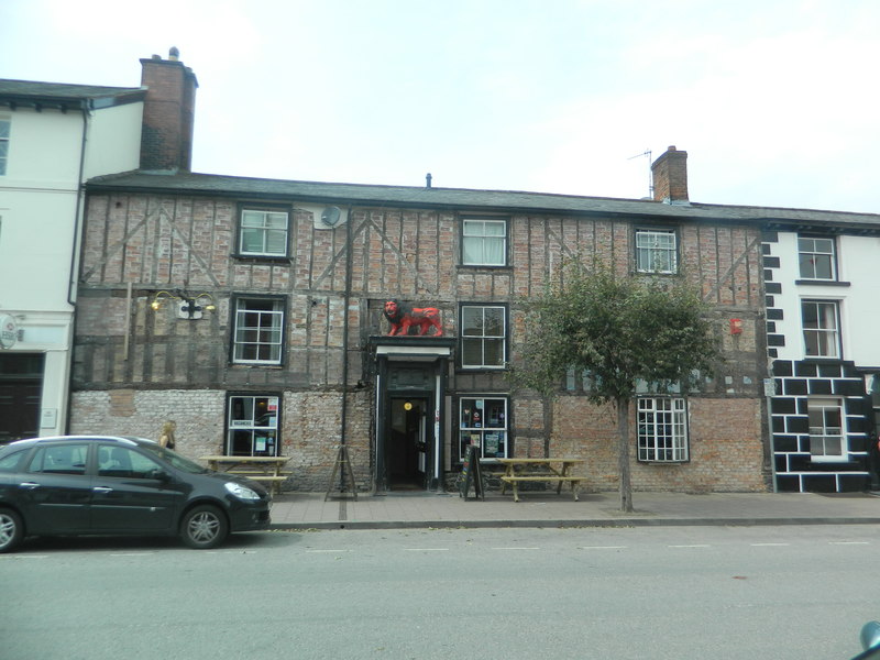 The Red Lion, Llanidloes © John Lord cc-by-sa/2.0 :: Geograph Britain ...